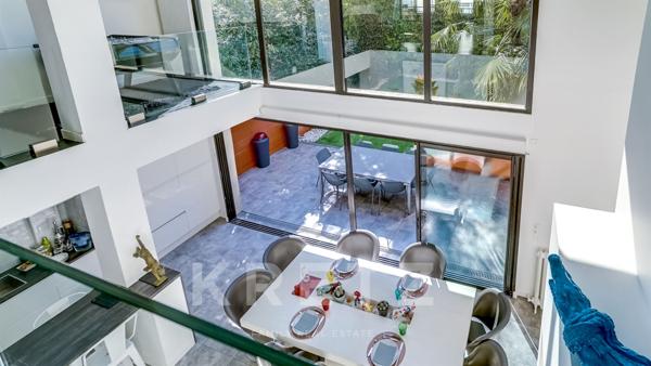 Maison d'architecte sur jardin arboré