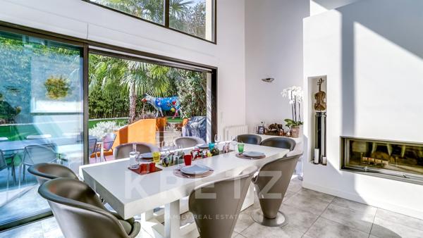 Maison d'architecte sur jardin arboré