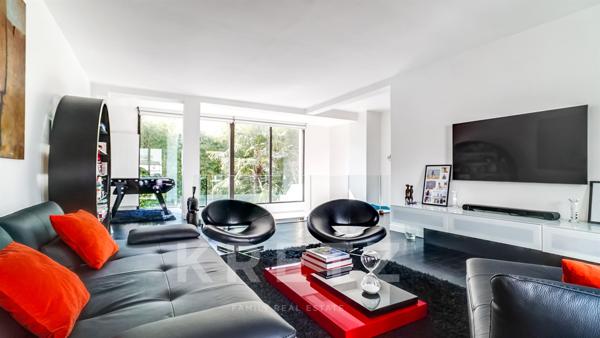 Maison d'architecte sur jardin arboré