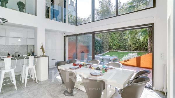 Maison d'architecte sur jardin arboré