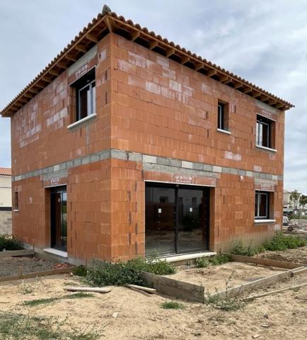 Maison  année 2025  r+1 de 109 m2 Habitable 4 chambres  avec garage ,terrasse, clôturé sur un terrain de 280 m² d angle