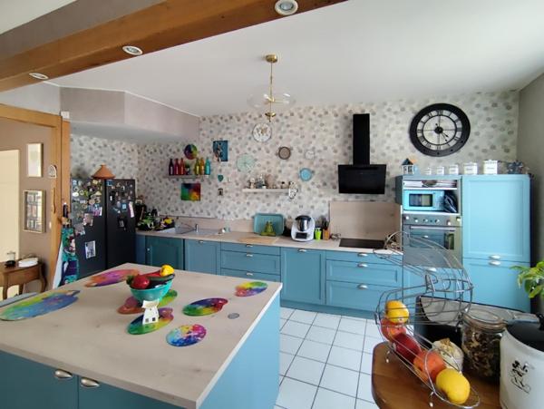 Maison de charme, avec dépendances et grand terrain