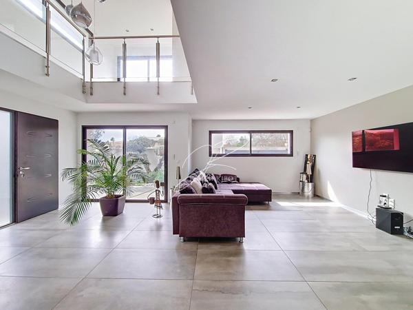 Villa T4 3 chambres 165 m² piscine dépendance