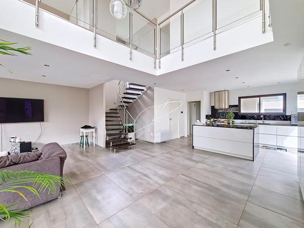 Villa T4 3 chambres 165 m² piscine dépendance