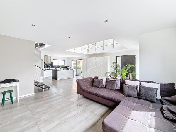 Villa T4 3 chambres 165 m² piscine dépendance