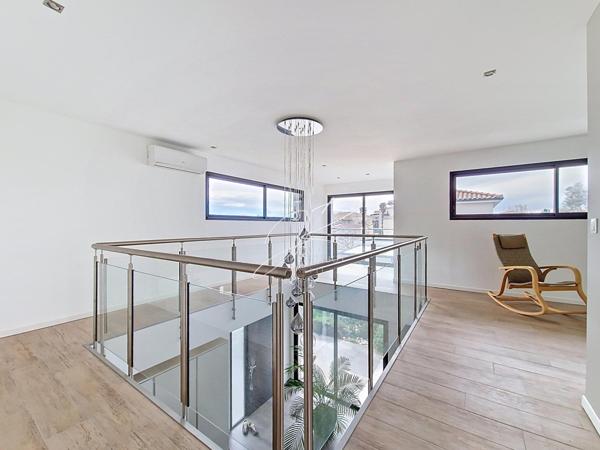 Villa T4 3 chambres 165 m² piscine dépendance