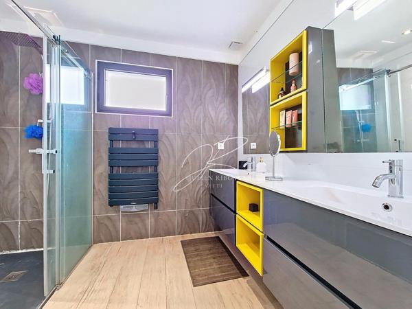 Villa T4 3 chambres 165 m² piscine dépendance