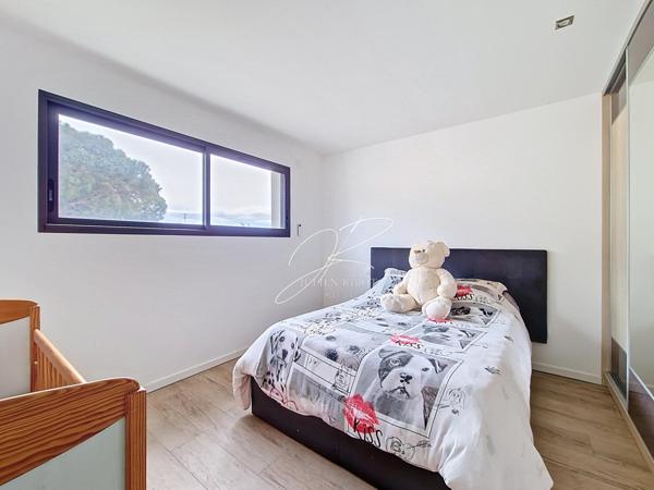 Villa T4 3 chambres 165 m² piscine dépendance