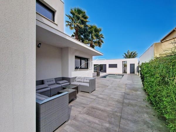 Villa T4 3 chambres 165 m² piscine dépendance