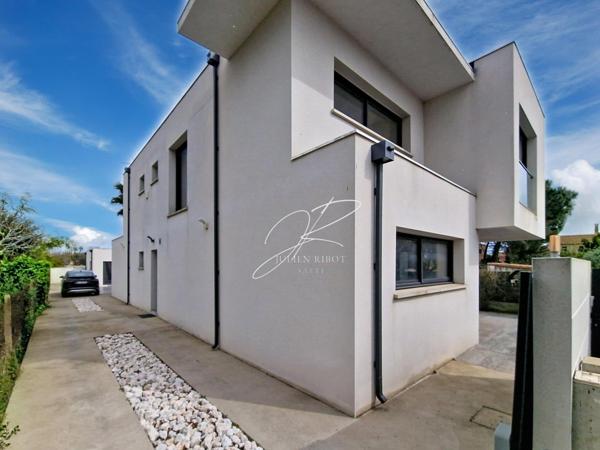 Villa T4 3 chambres 165 m² piscine dépendance