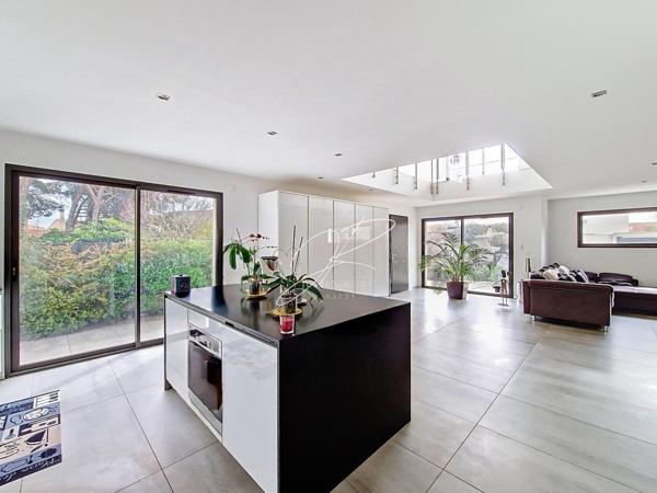 Villa T4 3 chambres 165 m² piscine dépendance