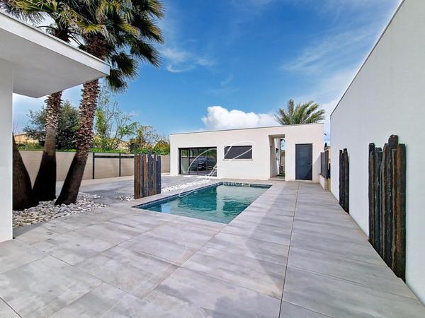 Villa T4 3 chambres 165 m² piscine dépendance