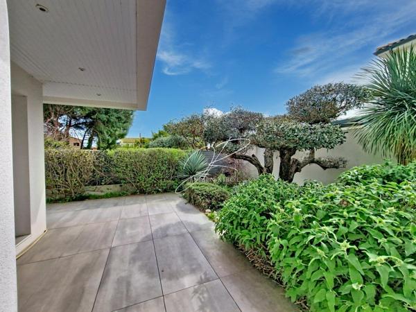 Villa T4 3 chambres 165 m² piscine dépendance