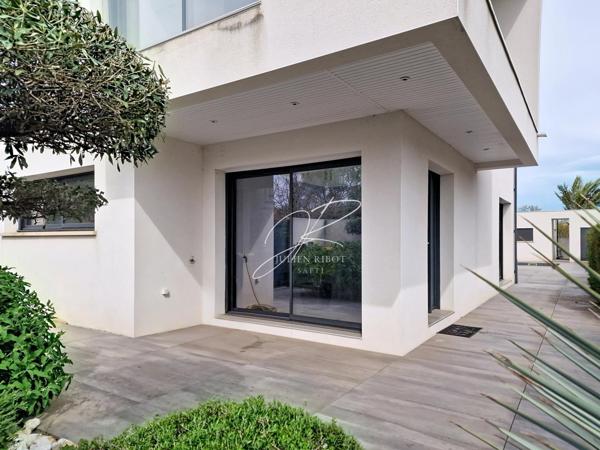 Villa T4 3 chambres 165 m² piscine dépendance