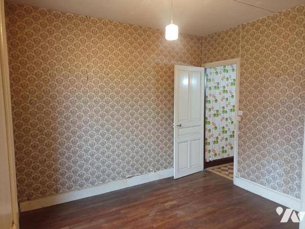 MAISON D'HABITATION AVEC JARDIN & DEPENDANCES