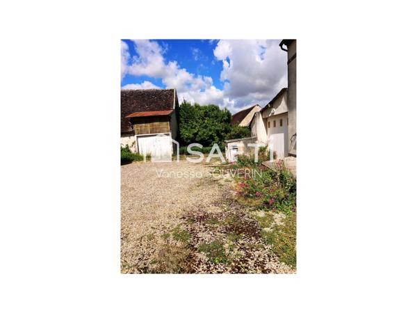 Maison de village avec dépendance sur 1248 m2 clos