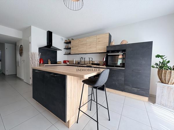 Appartement
         4 pièces
        - 93 m² Exclusivité 319 000 € *