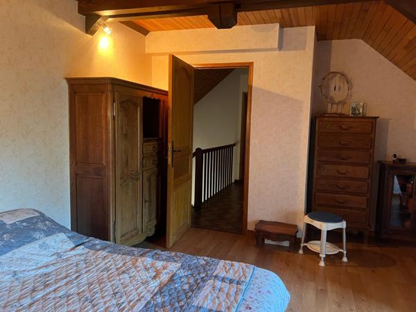 Maison de 164 m2 sur sous-sol, 4 chambres, terrain et dépendance