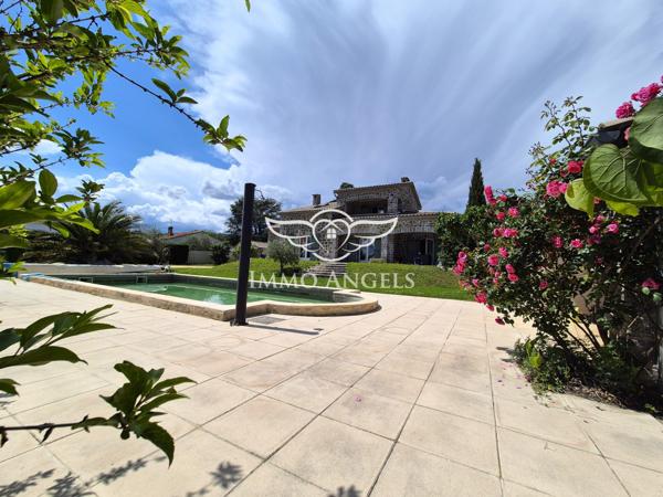 Maison 9 pièces 137m², dépendance 36m², piscine et pool house, sur terrain 2207m²