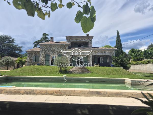 Maison 9 pièces 137m², dépendance 36m², piscine et pool house, sur terrain 2207m²