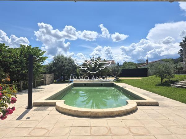 Maison 9 pièces 137m², dépendance 36m², piscine et pool house, sur terrain 2207m²