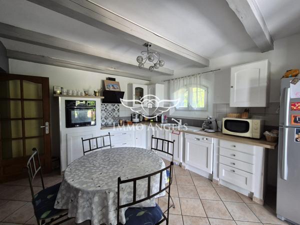 Maison 9 pièces 137m², dépendance 36m², piscine et pool house, sur terrain 2207m²