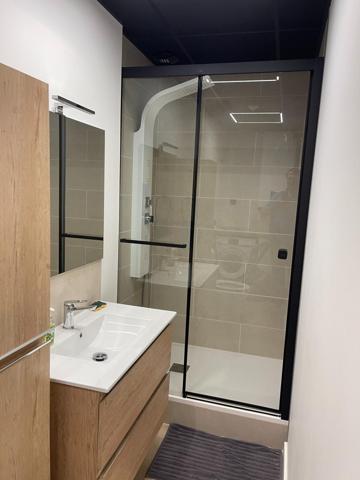 11430 GRUISSAN LOCAL COMMERCIAL ETAT NEUF CLIMATISE 2 BUREAUX