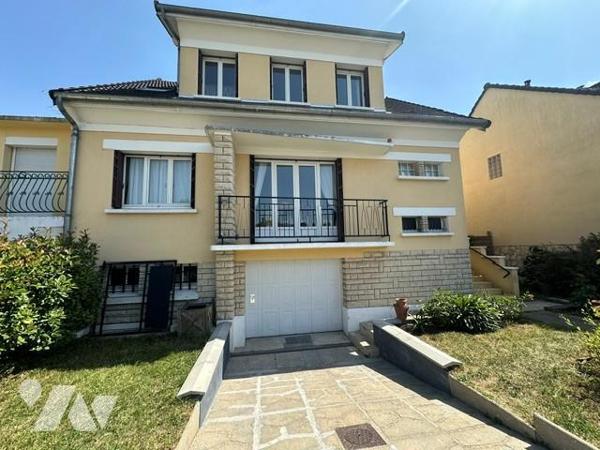 Maison de type 6 pièces, élevée sur un sous-sol totale, et édifiée sur un terrain de 420 m