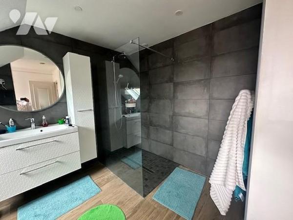 Maison de type 6 pièces, élevée sur un sous-sol totale, et édifiée sur un terrain de 420 m