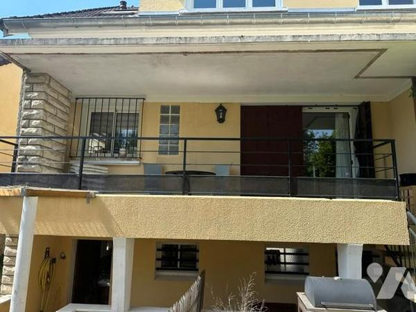 Maison de type 6 pièces, élevée sur un sous-sol totale, et édifiée sur un terrain de 420 m