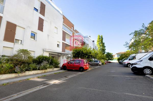 EYSINES ? T2 AVEC TERRASSE, PARKING COUVERT ET ASCENSEUR