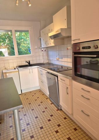 Appartement T3 lumineux avec balcon, garage et parking à Saumur