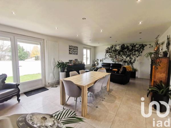 Maison 6 pièces de 133 m² à Les Villages Vovéens (28150)