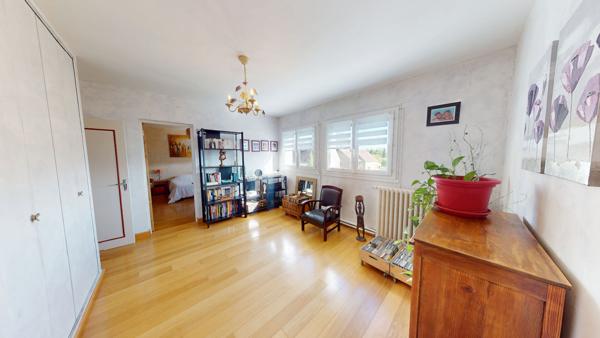 Maison coup de coeur à vendre à Chécy Maison avec garage, dépendance et carport