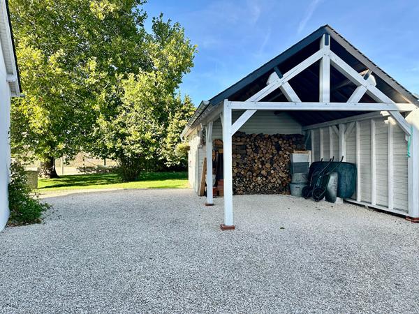 Maison coup de coeur à vendre à Chécy Maison avec garage, dépendance et carport