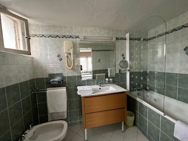 Murs commerciaux à vendre à Montrichard-Val-de-Cher dans le Loir-et-Cher (41400), ref : 12101/1262   
CENTRE BOURG