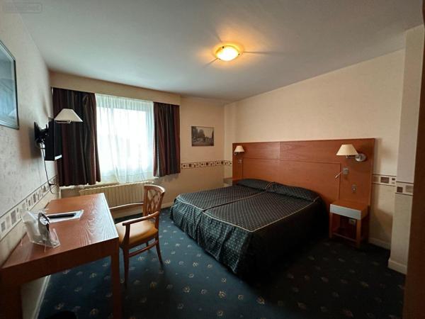 Murs commerciaux à vendre à Montrichard-Val-de-Cher dans le Loir-et-Cher (41400), ref : 12101/1262   
CENTRE BOURG