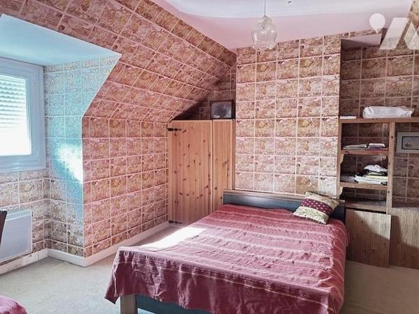 Maison avec grand terrain en zone constructible