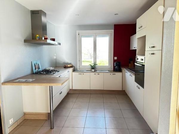 Maison avec grand terrain en zone constructible