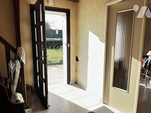 Maison avec grand terrain en zone constructible