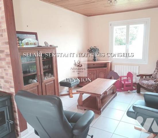 Maison avec grand terrain en zone constructible