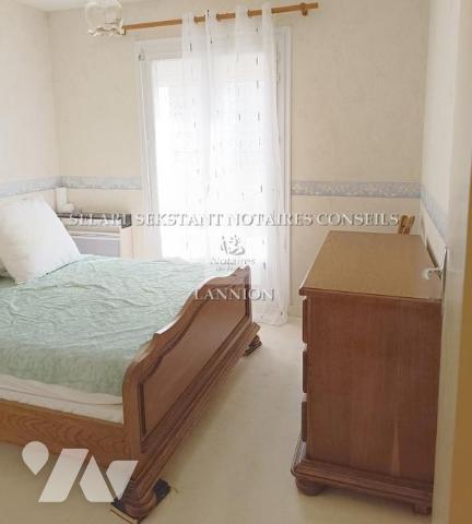 Maison avec grand terrain en zone constructible