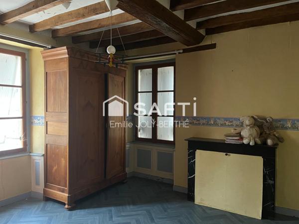 MAISON DE BOURG 146 M² - SECTEUR MESLAY DU MAINE / 53170