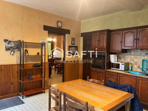 MAISON DE BOURG 146 M² - SECTEUR MESLAY DU MAINE / 53170