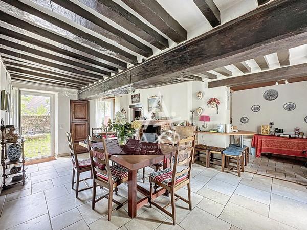 Maison familiale à vendre à 5 min de Thiron-Gardais (28480)  7 chambres, dépendances, terrain arboré