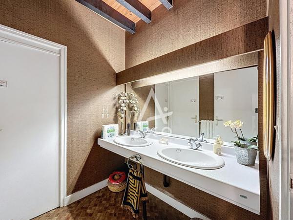 Maison familiale à vendre à 5 min de Thiron-Gardais (28480)  7 chambres, dépendances, terrain arboré