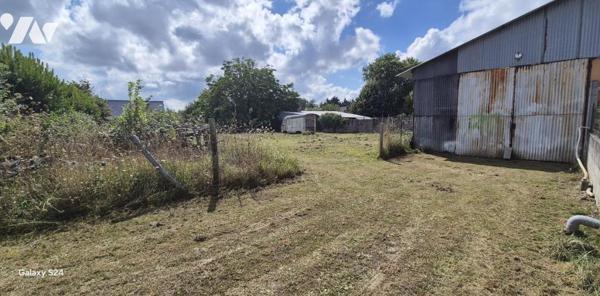 TERRAIN A BATIR + GRANDE DEPENDANCE  LE TOUT SUR 1 133 m²