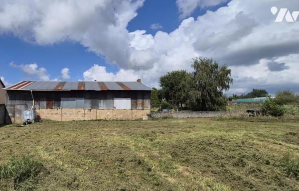 TERRAIN A BATIR + GRANDE DEPENDANCE  LE TOUT SUR 1 133 m²