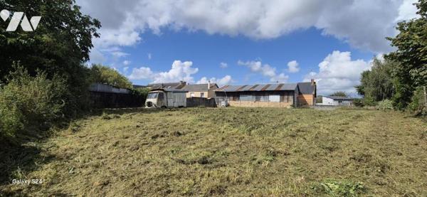 TERRAIN A BATIR + GRANDE DEPENDANCE  LE TOUT SUR 1 133 m²