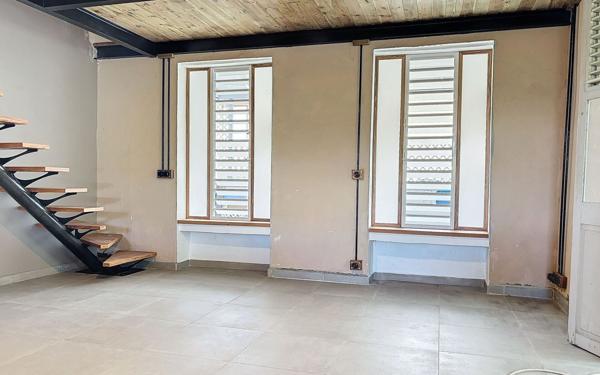 Maison à vendre    6 pièces •  Basse-Terre